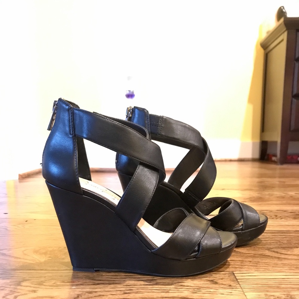 Black wedges
